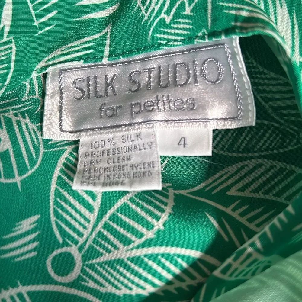 Silk Studio For Petites Size 4 💯% Silk Scoop Neck Sleeveless Green White Belted - Picture 12 of 13